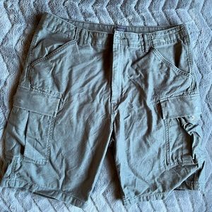Mens W38 Cargo Levi’s shorts